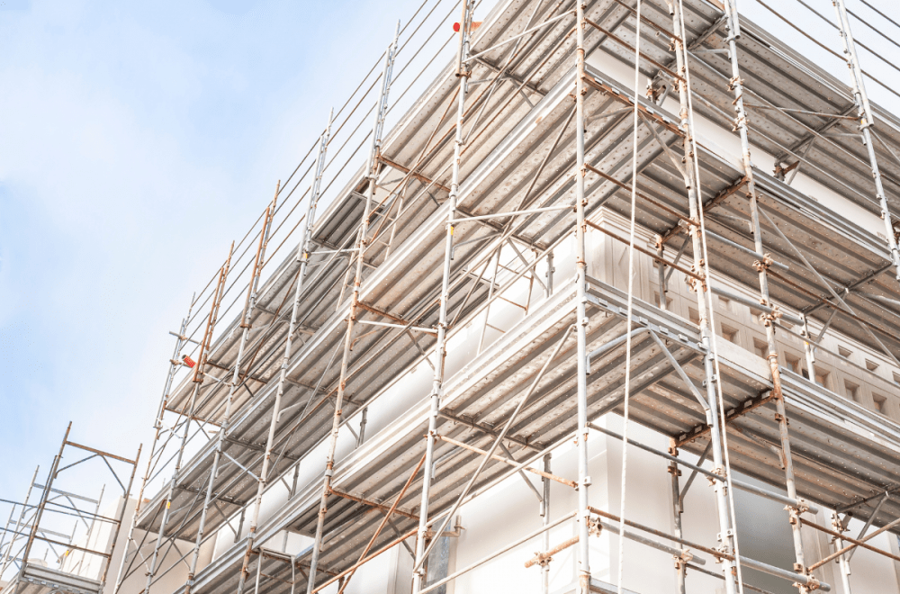 Riqualificazione energetica condominio impalcature per posa cappotto termico