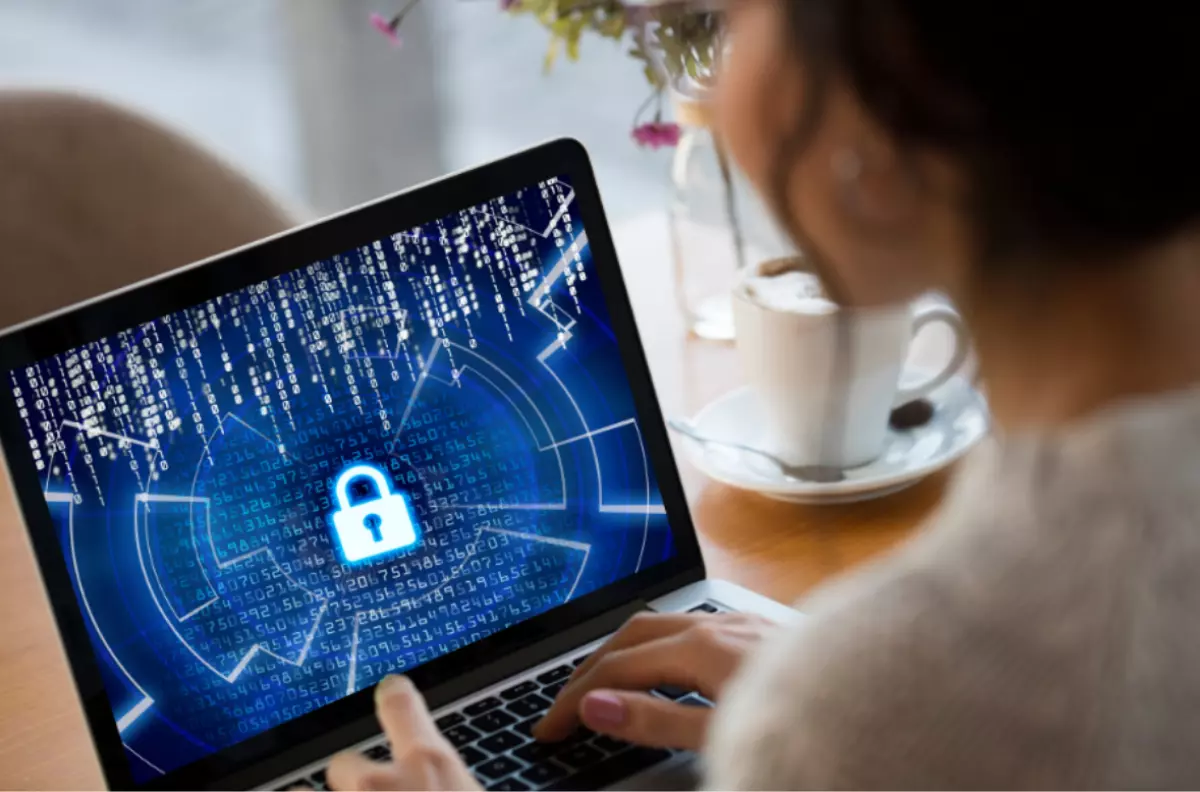 azienda protetta dalla polizza cyber risk contro i rischi informatici